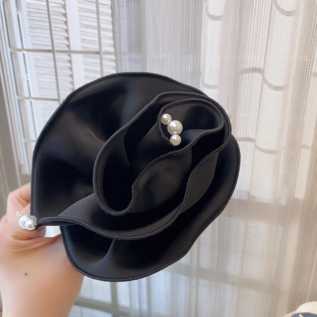 W940韩系氛围减龄百搭简约清纯玫瑰珠珠弹簧夹