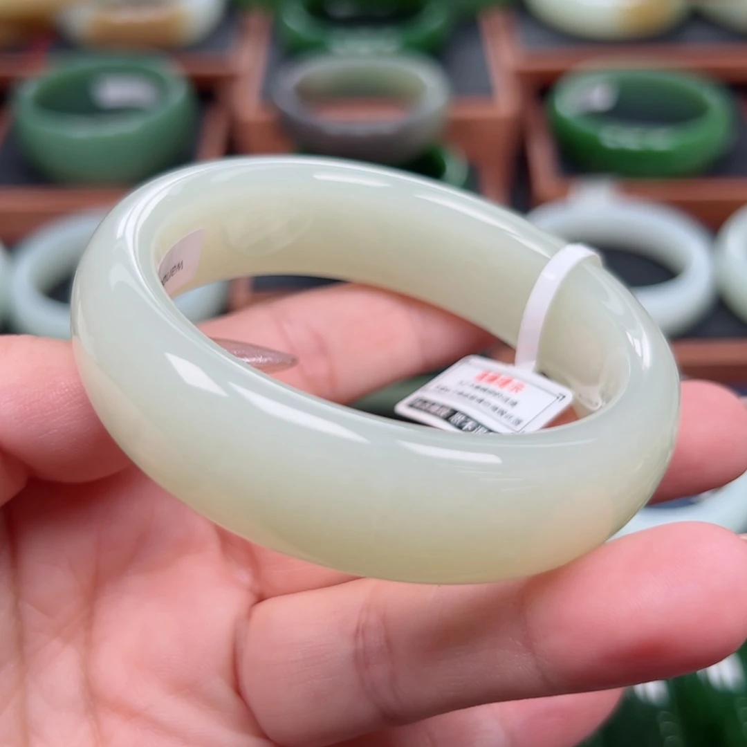 未镶嵌手镯和田玉5556圈口