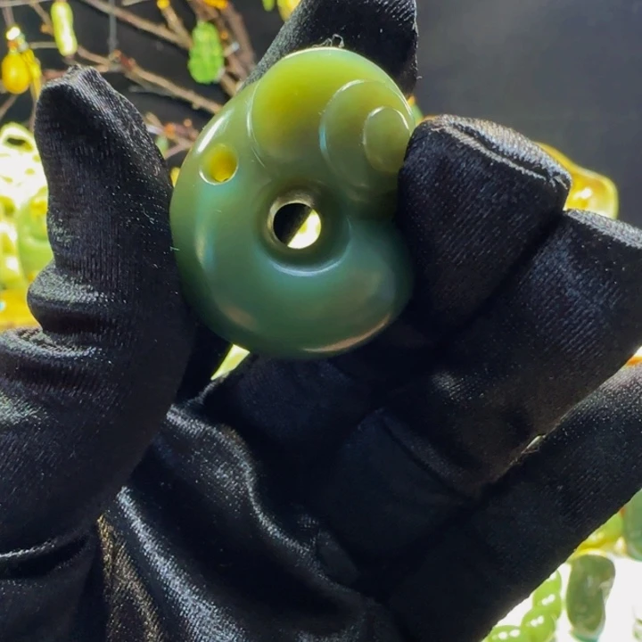 颈饰未镶嵌岫岩老玉（透闪石质玉）