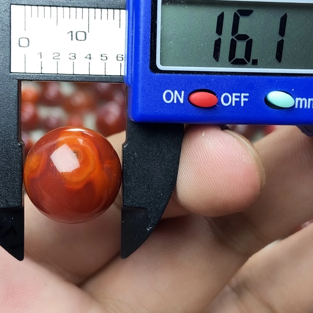 南红玛瑙未镶嵌配饰有瑕疵