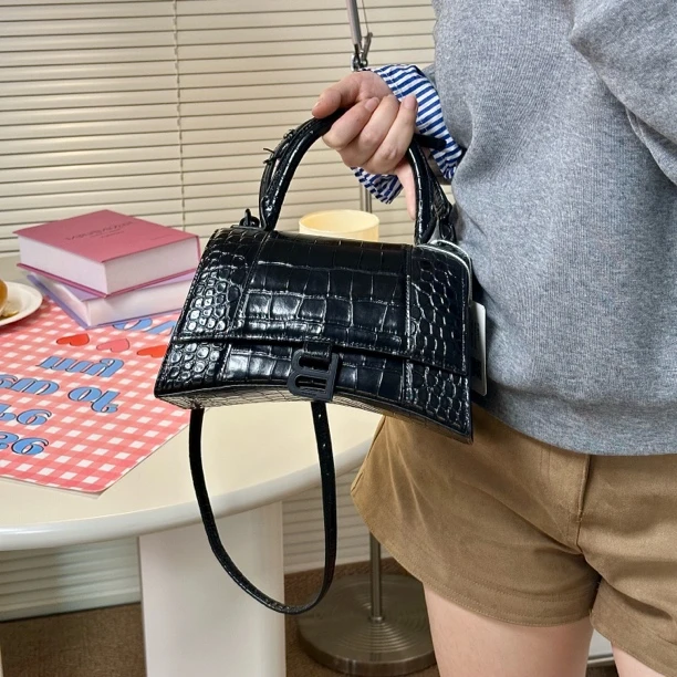 95新 Balenciaga/巴黎世家 S黑色沙漏鳄压纹单肩斜挎包