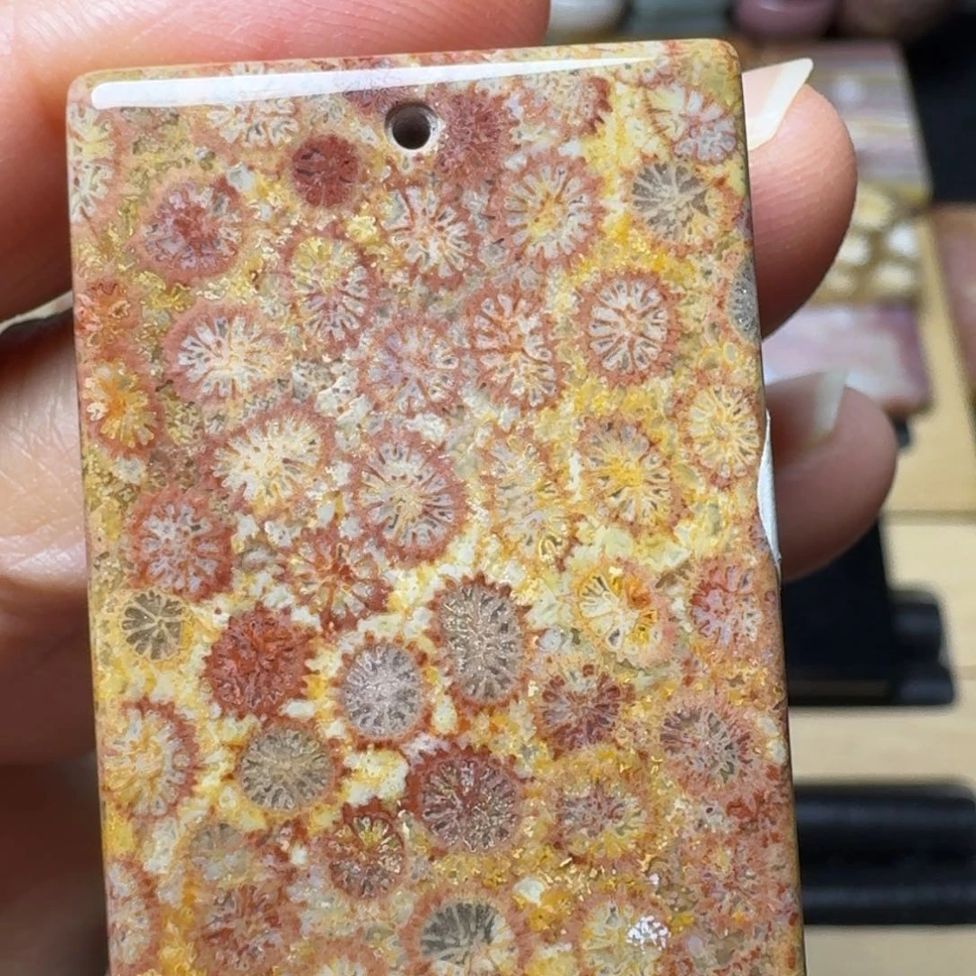 硅化玉红黄花，盘盘未镶嵌