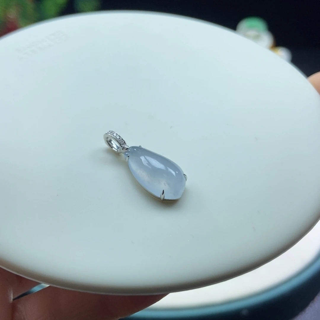 翡翠吊坠(不含链)18K金镶嵌翡翠冰蓝底福瓜吊坠