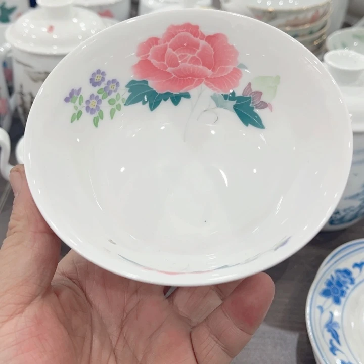 壶洞**水釉下五彩的瓷器在瓷器