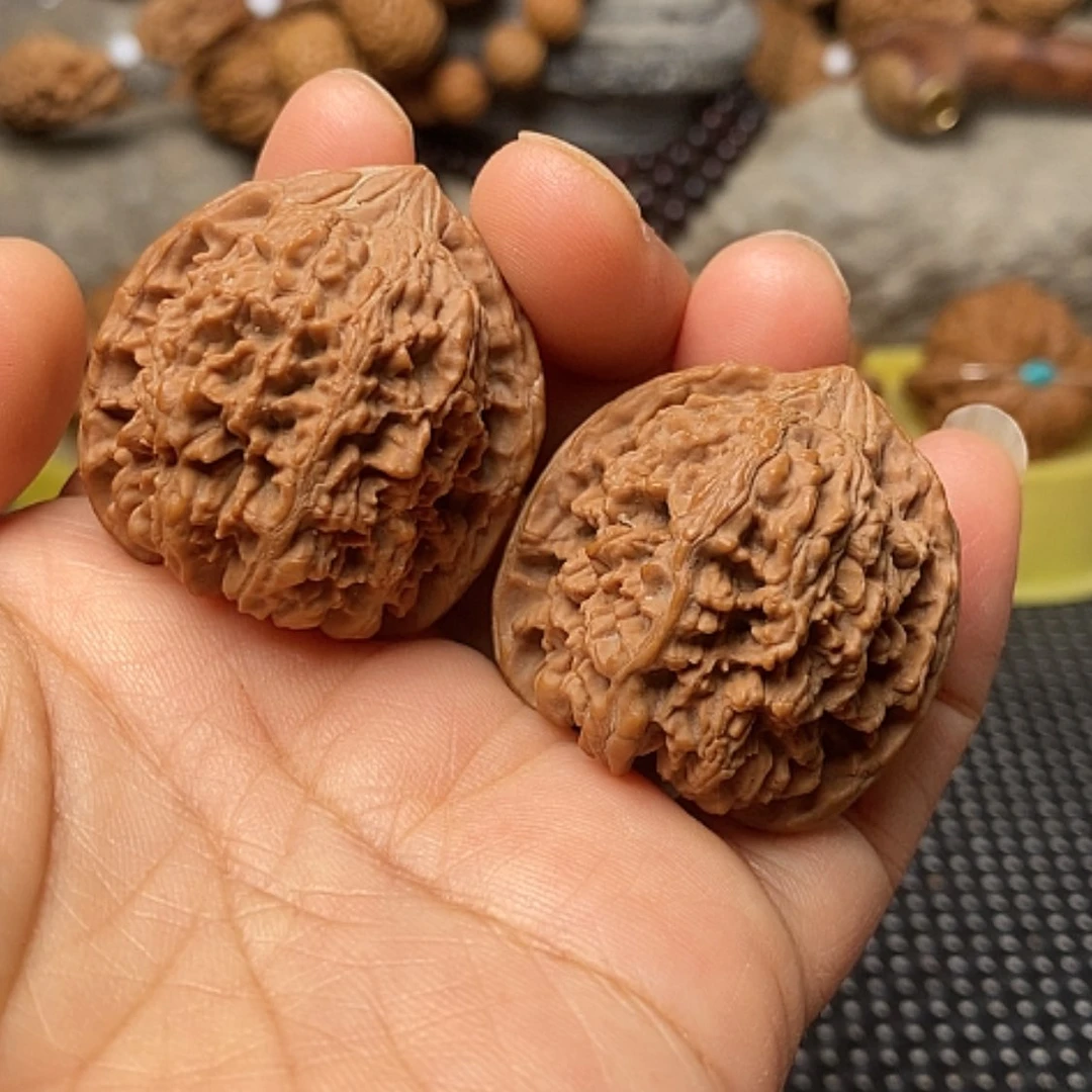 【闪购商品】文玩核桃把件野生满天星红皮