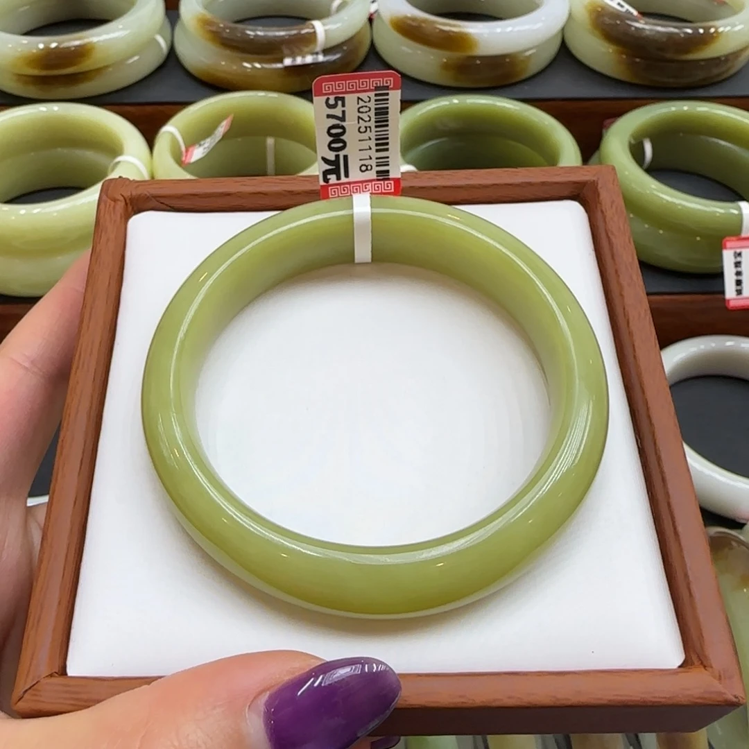 未镶嵌手镯和田玉