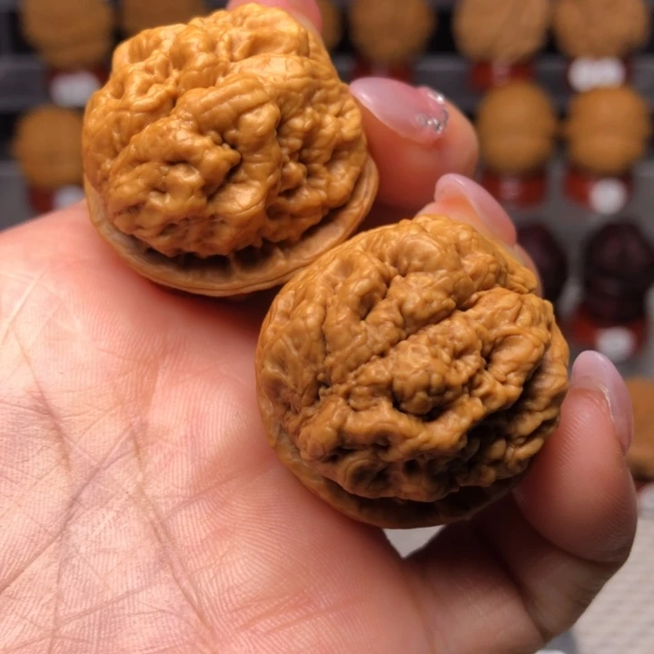 文玩核桃把件28龙鳞舍利