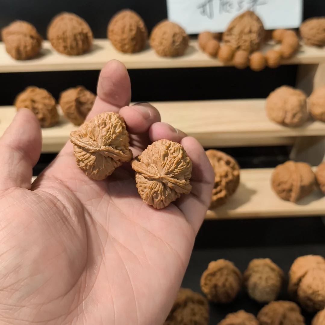 琦***瑞吊坠文玩核桃33白狮子