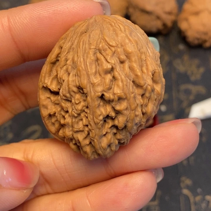 文玩核桃吊坠大**鹰文玩核桃异形单只