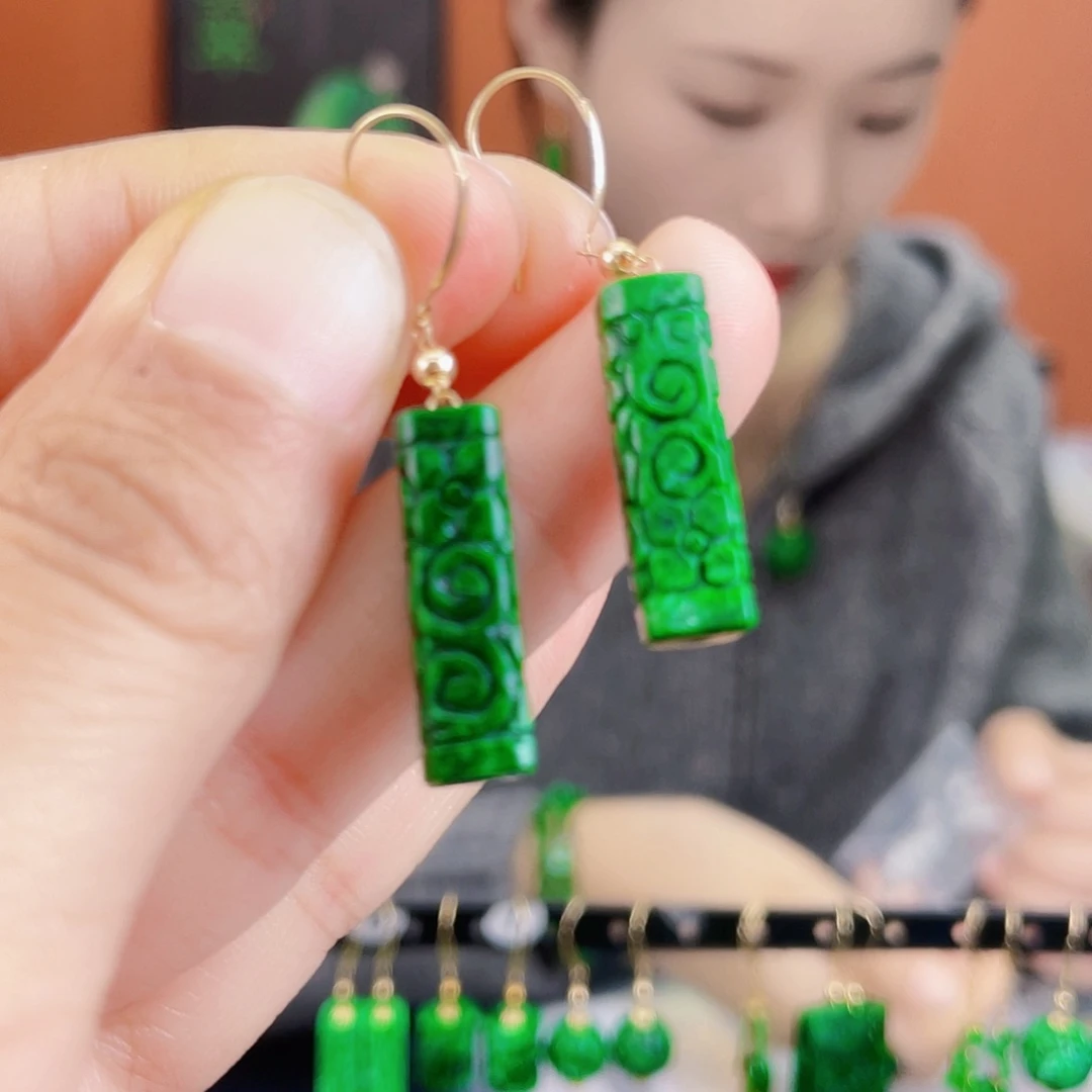 翡翠18K金镶嵌耳饰