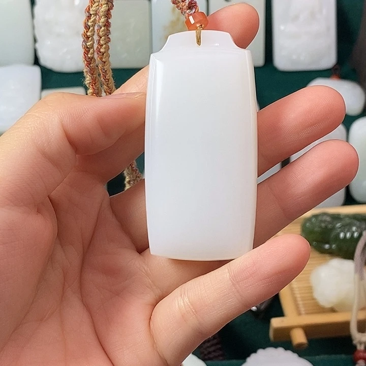 政***和未镶嵌手链和田玉