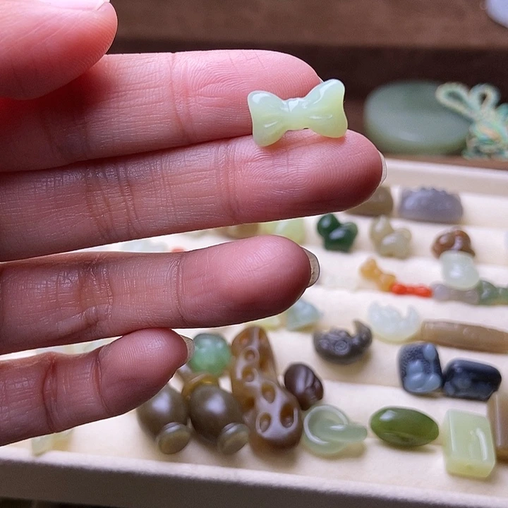 小***呀和田玉未镶嵌手链