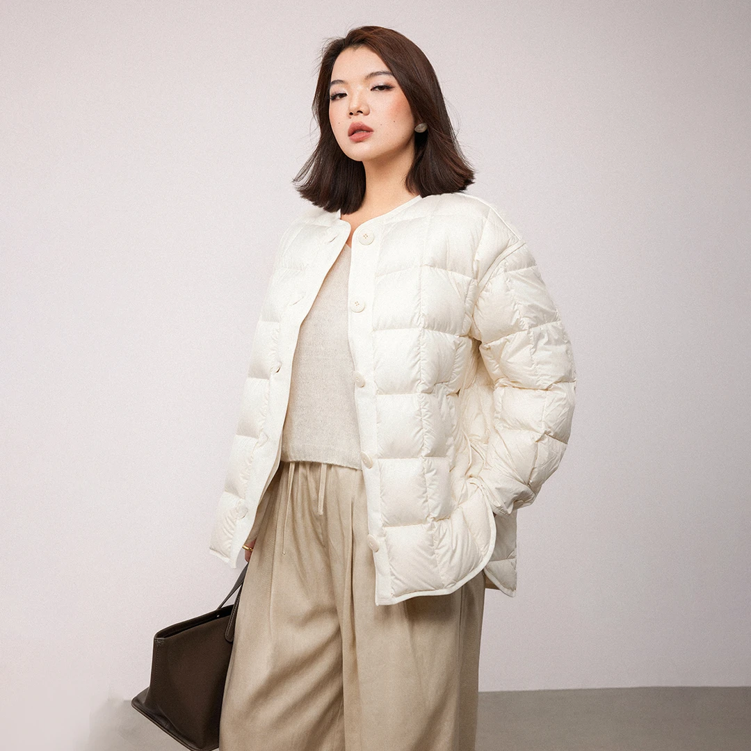 【折扣款】PLUSMALL 雾光轻羽 轻薄圆领中长款羽绒服女PLUS2509001