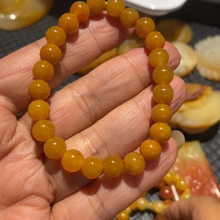 未镶嵌石英质玉（黄龙玉）颈饰