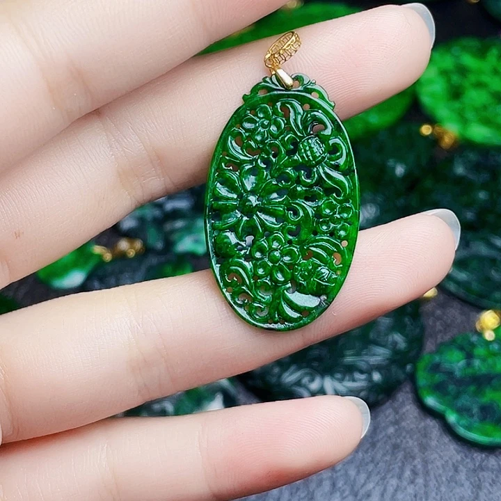 翡翠18K金镶嵌颈饰多样性