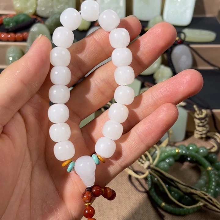 石英质玉合金颈饰