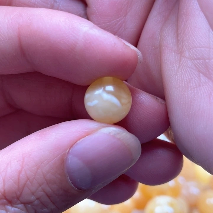 未镶嵌蜜蜡裸石茜**主蜜蜡珠子