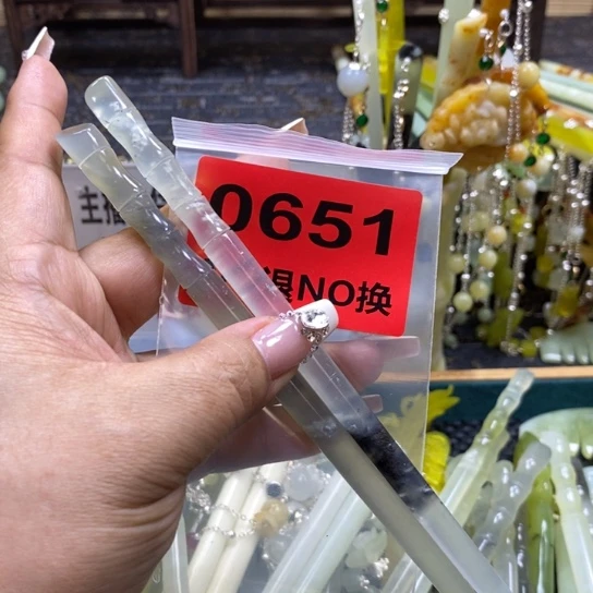 蛇纹石玉未镶嵌发簪h****6