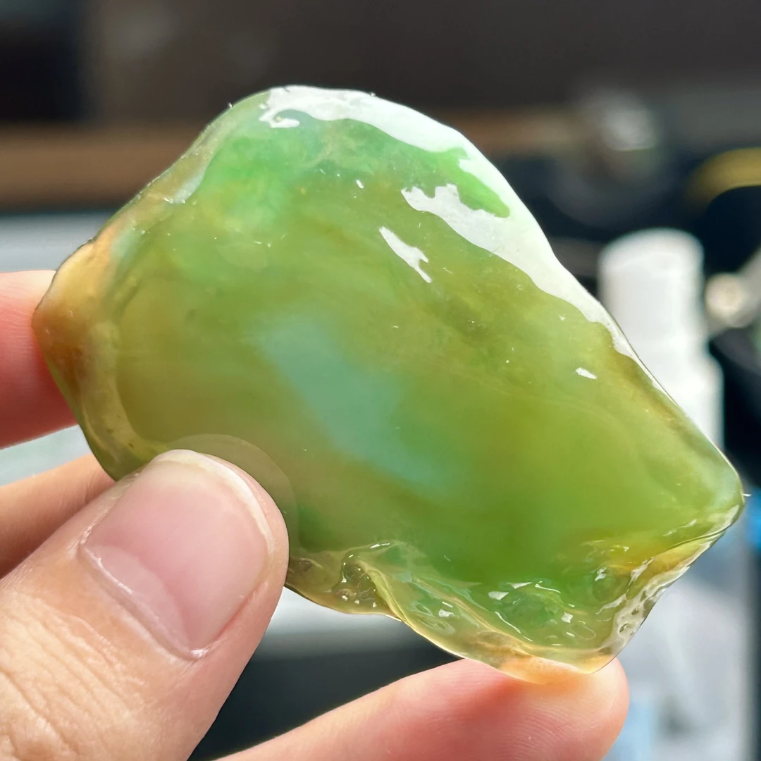 天然缅A翡翠冰种三彩黄加绿翡翠特色料满色牌型挂件料53-35-8.7mm