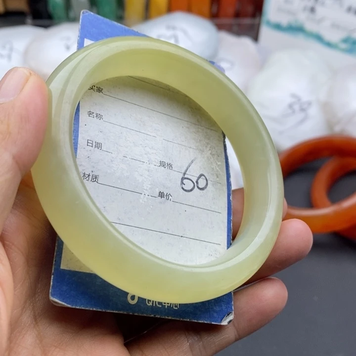未镶嵌手镯石英质玉
