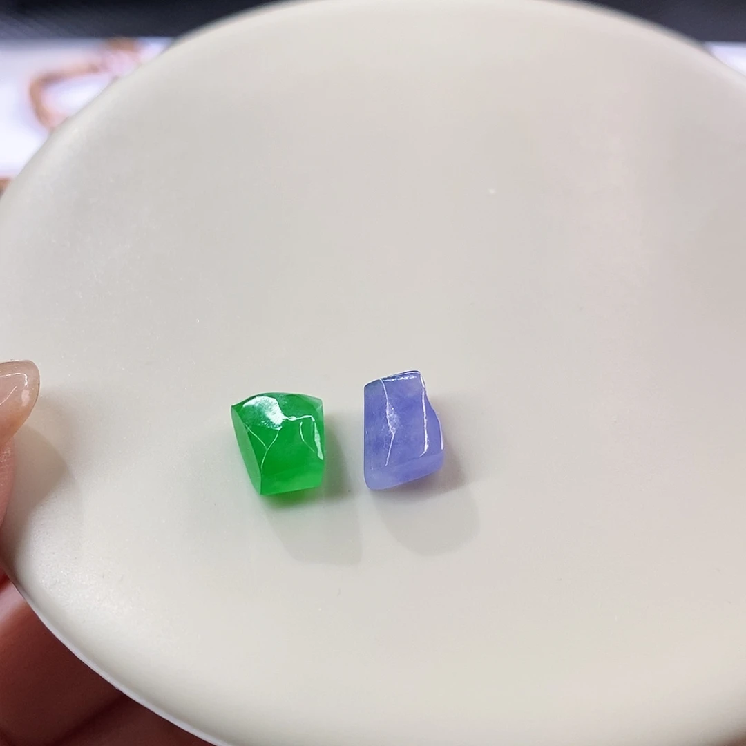 颈饰未镶嵌翡翠一对随行