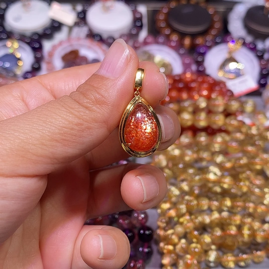 吊坠(赠链)18K金镶嵌日光石金太阳