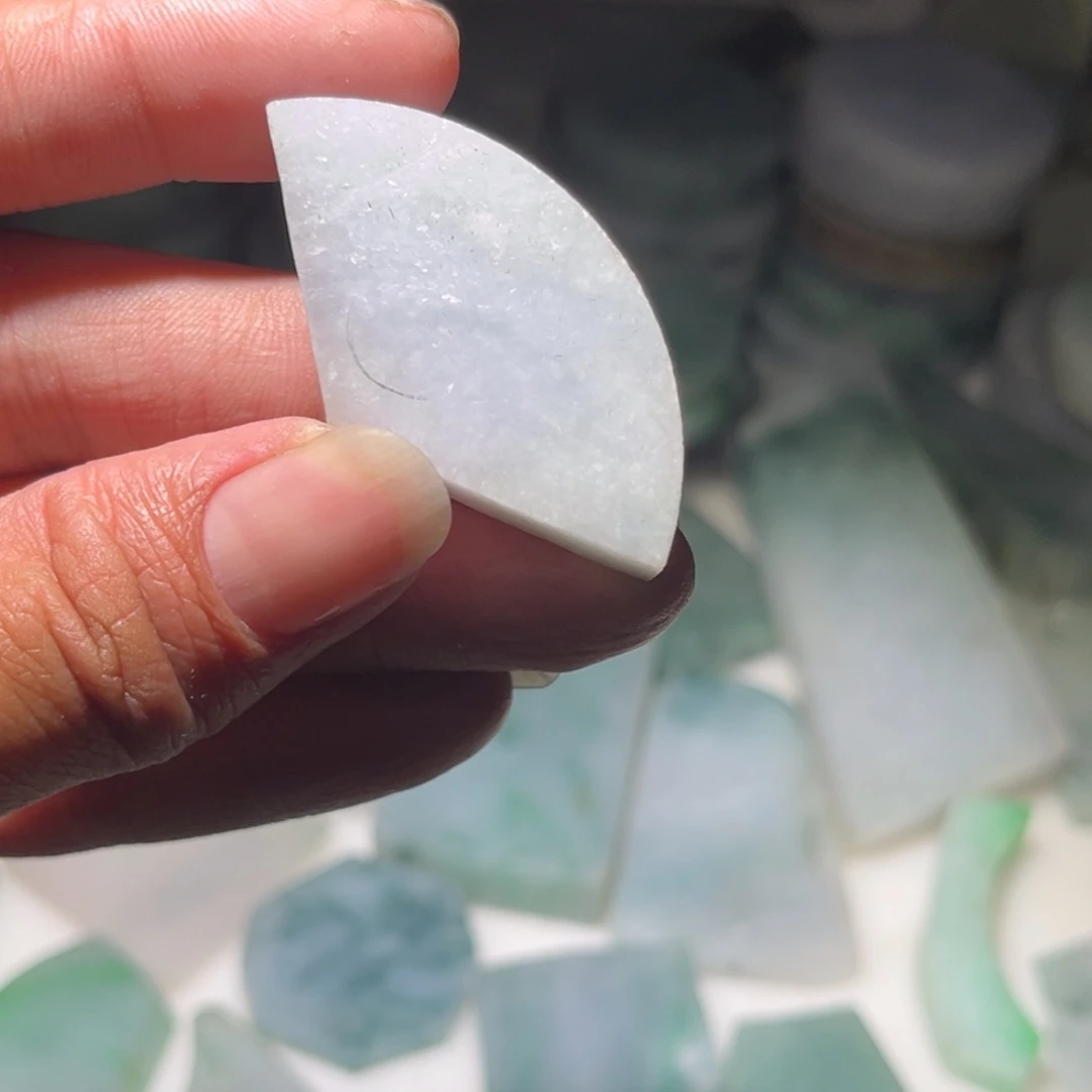 翡翠颈饰未镶嵌翡翠