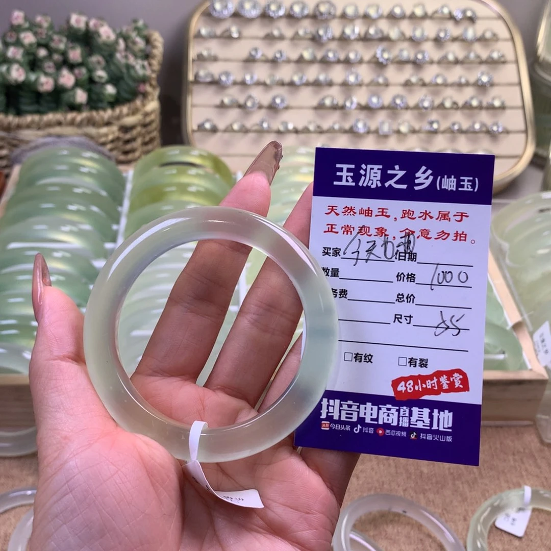 今***呼蛇纹石玉未镶嵌手镯