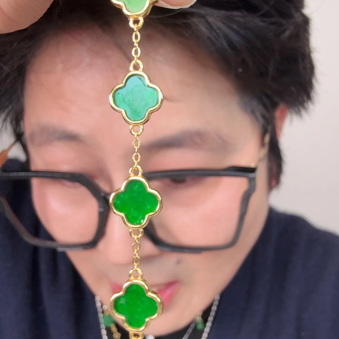 翡翠未镶嵌颈饰一个