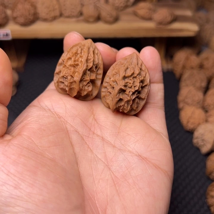 文玩核桃吊坠龙骨鸡心