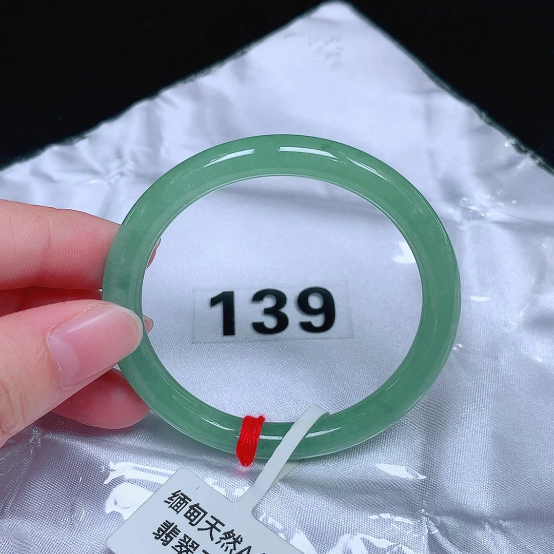 未镶嵌手镯（圆镯）翡翠