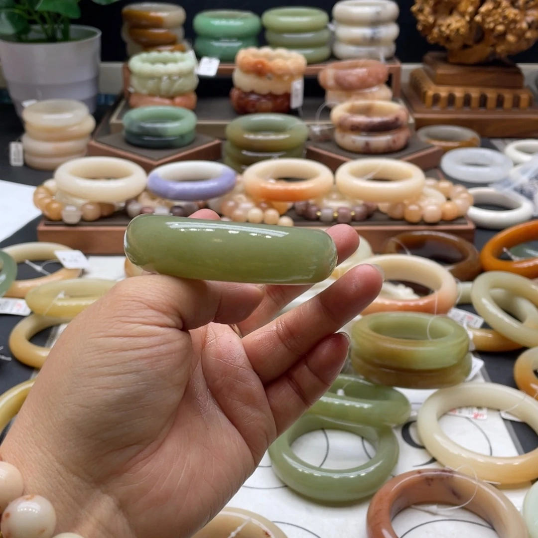 A***a石英岩玉未镶嵌手镯