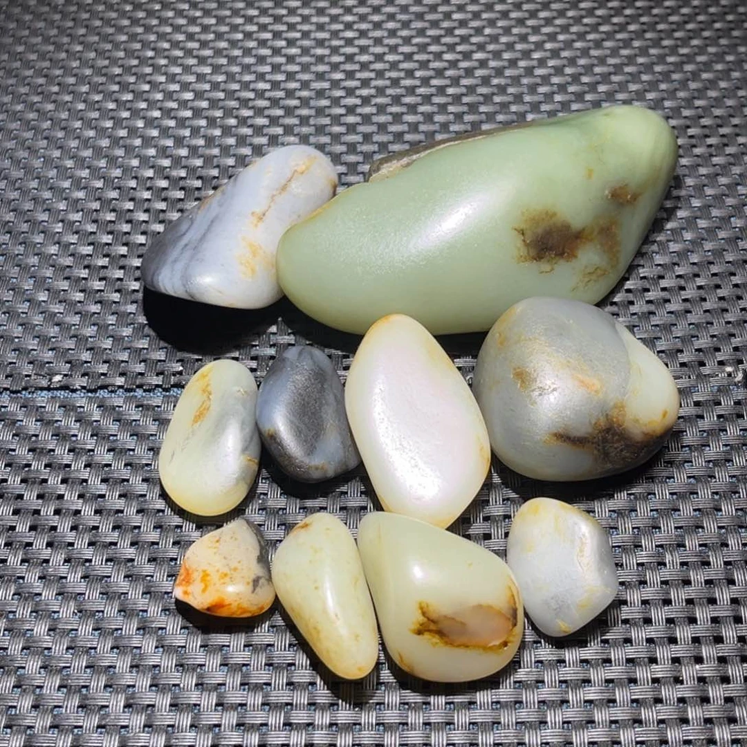 颈饰未镶嵌和田玉（白玉）