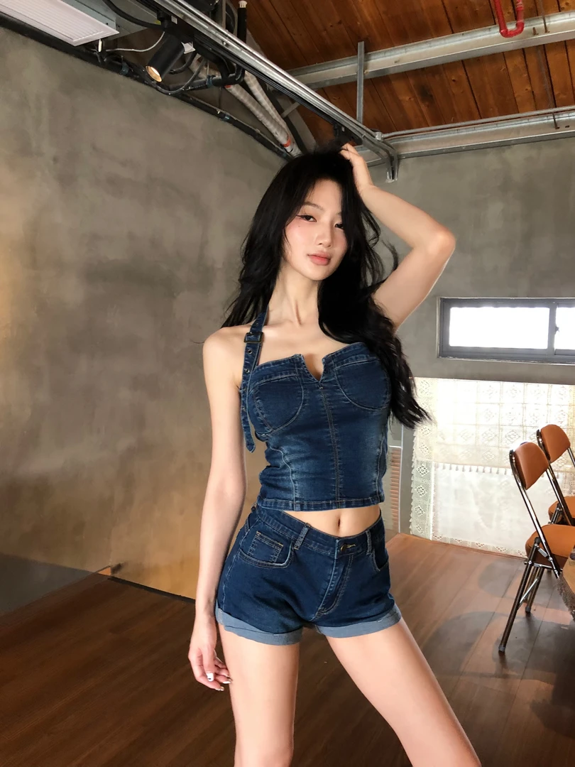 原创设计弹力牛仔水洗修身挂脖上衣低腰性感风辣妹风短裤纯欲风