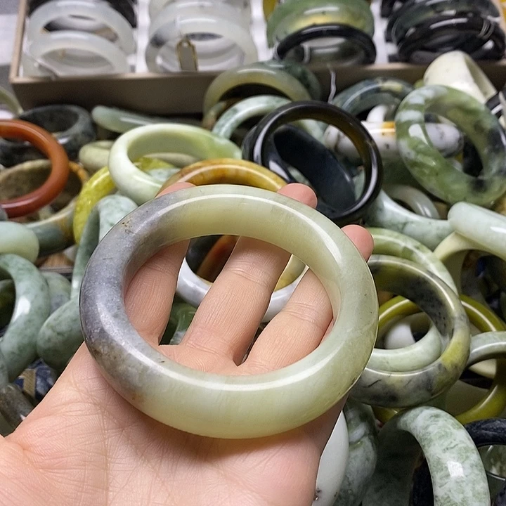 蛇纹石玉未镶嵌手镯