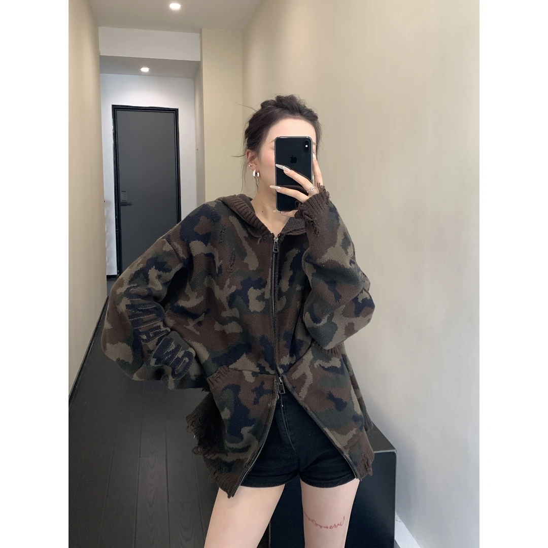【LIUKY】秋冬美式复古大版破碎设计感迷彩宽松休闲加厚毛衣外套女