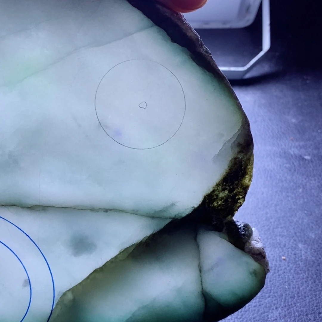 昂***。定制翡翠未镶嵌平安扣