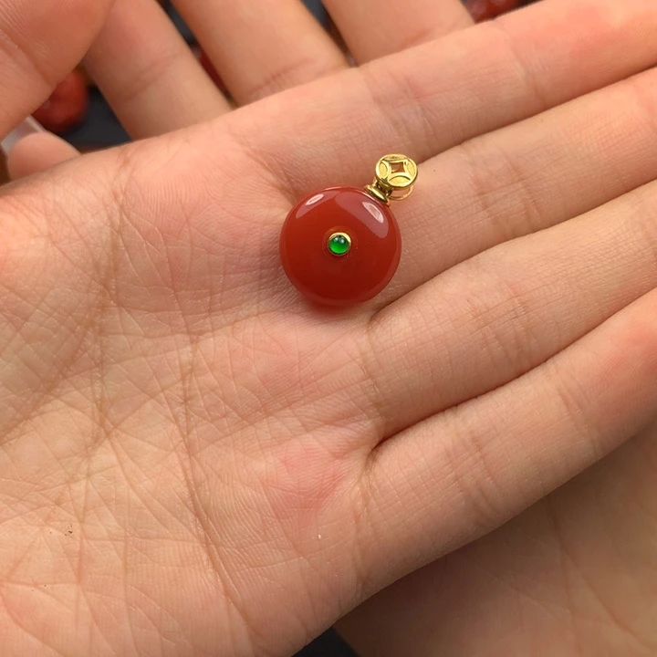 南红玛瑙18K金镶嵌吊坠