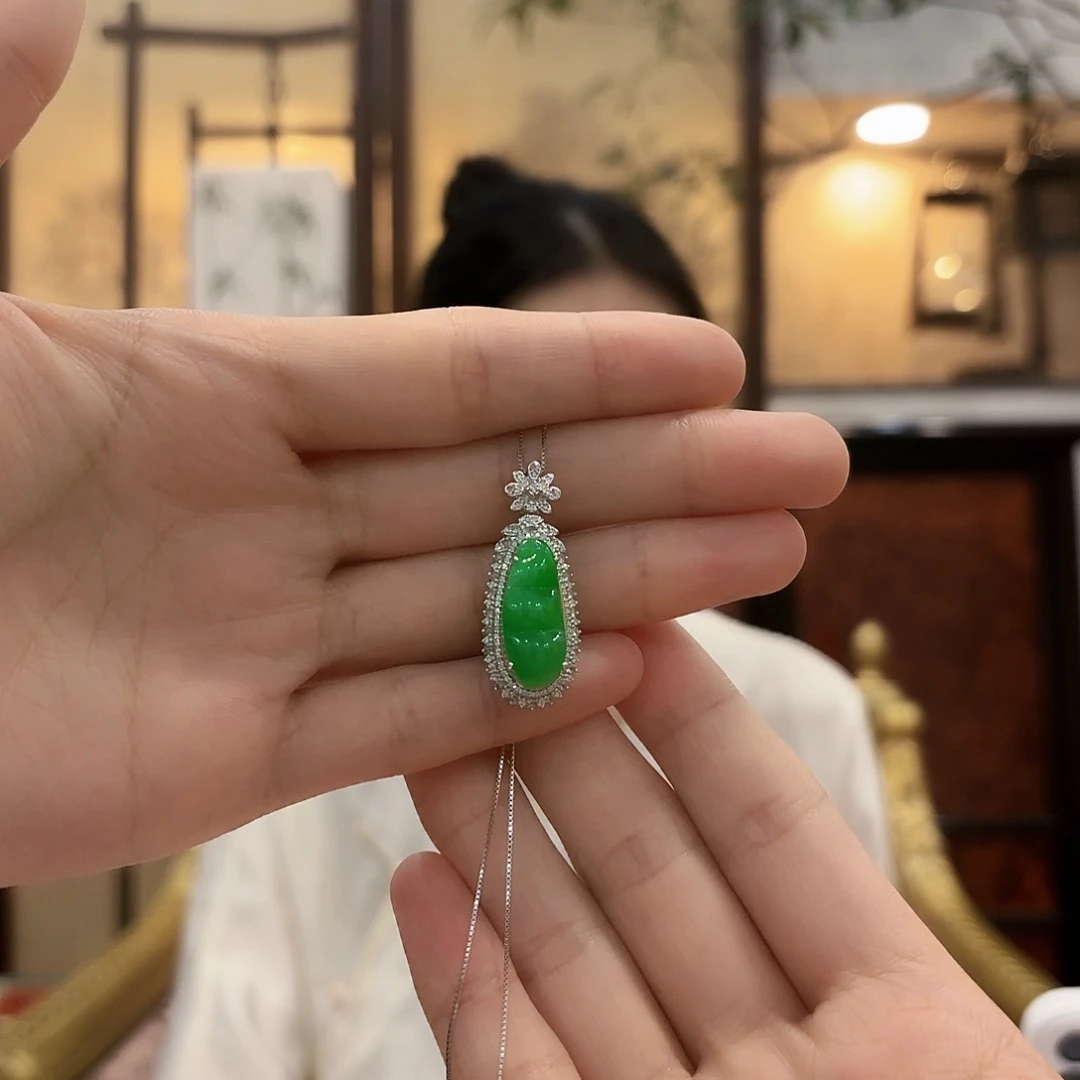 吊坠(赠链)18K金镶嵌翡翠