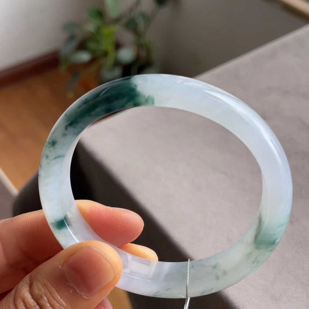 翡翠手镯未镶嵌飘花贵妃