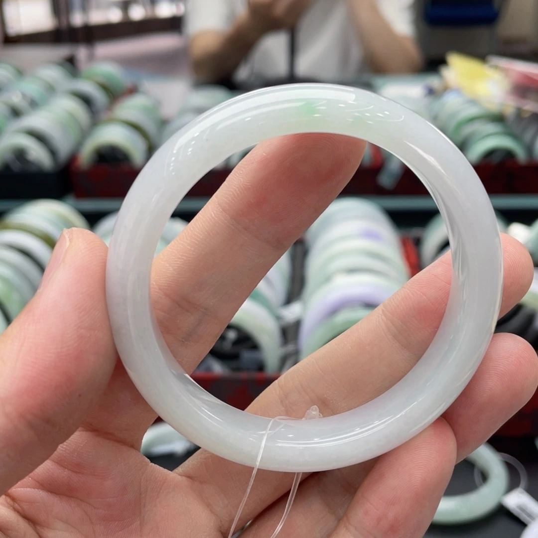 翡翠手镯未镶嵌手镯