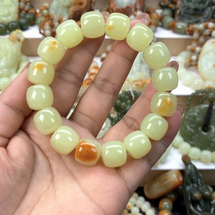 【闪购商品】透闪石质玉手串未镶嵌马****3
