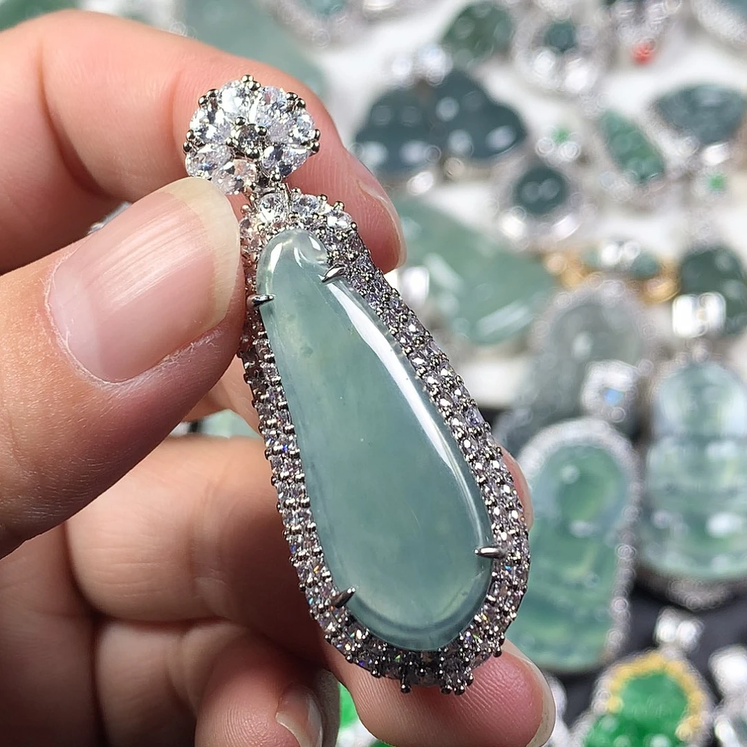 翡翠未镶嵌颈饰福瓜