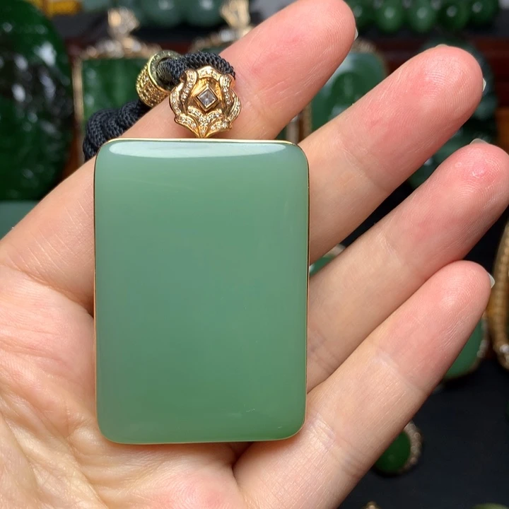 【闪购商品】和田玉（碧玉）18K金镶嵌吊坠(赠链)