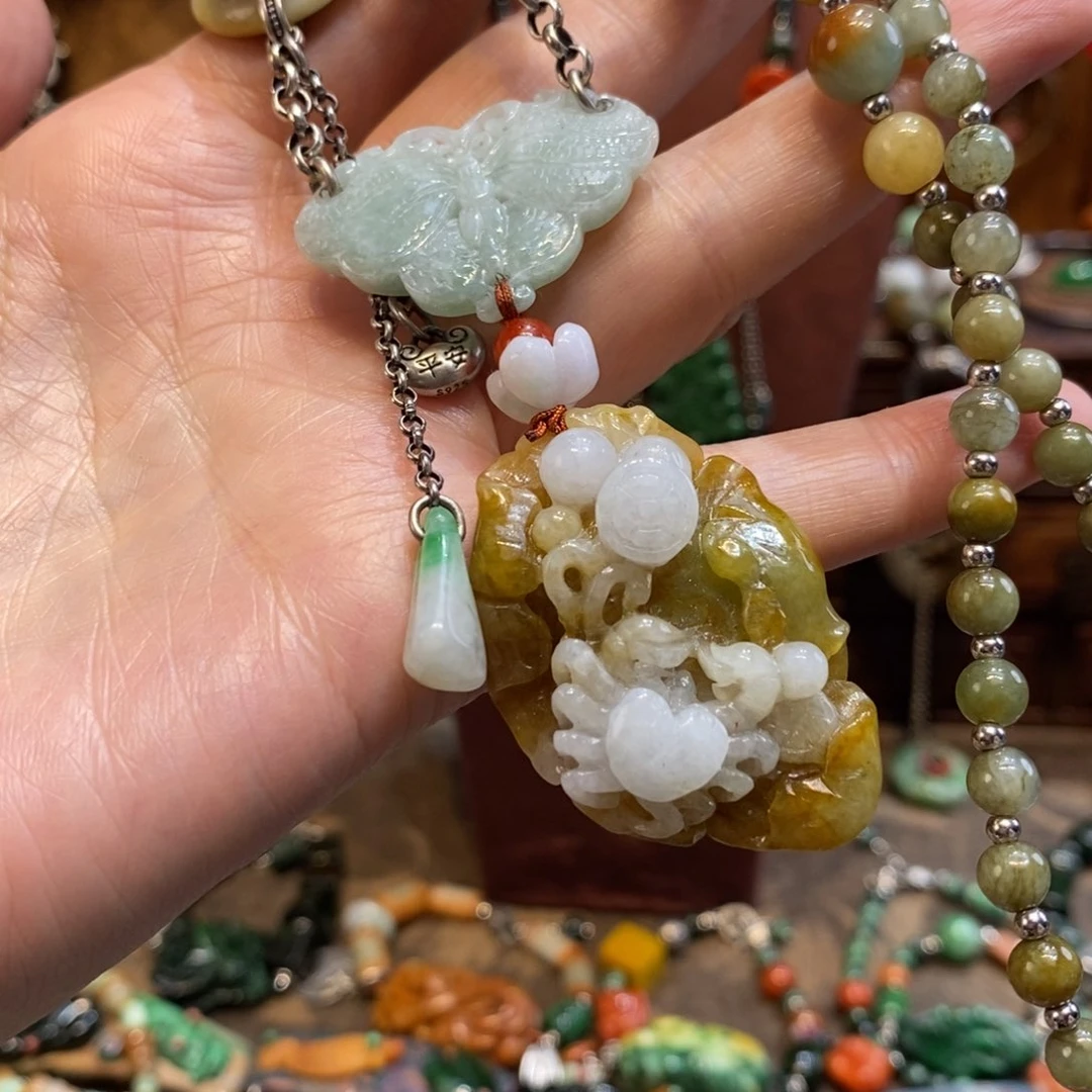 翡翠吊坠(赠链)未镶嵌