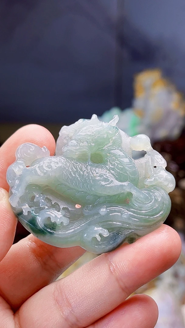 天然缅甸翡翠冰胶湖绿底飘花麒麟牌毛货买断需抛光尺寸45-53-11