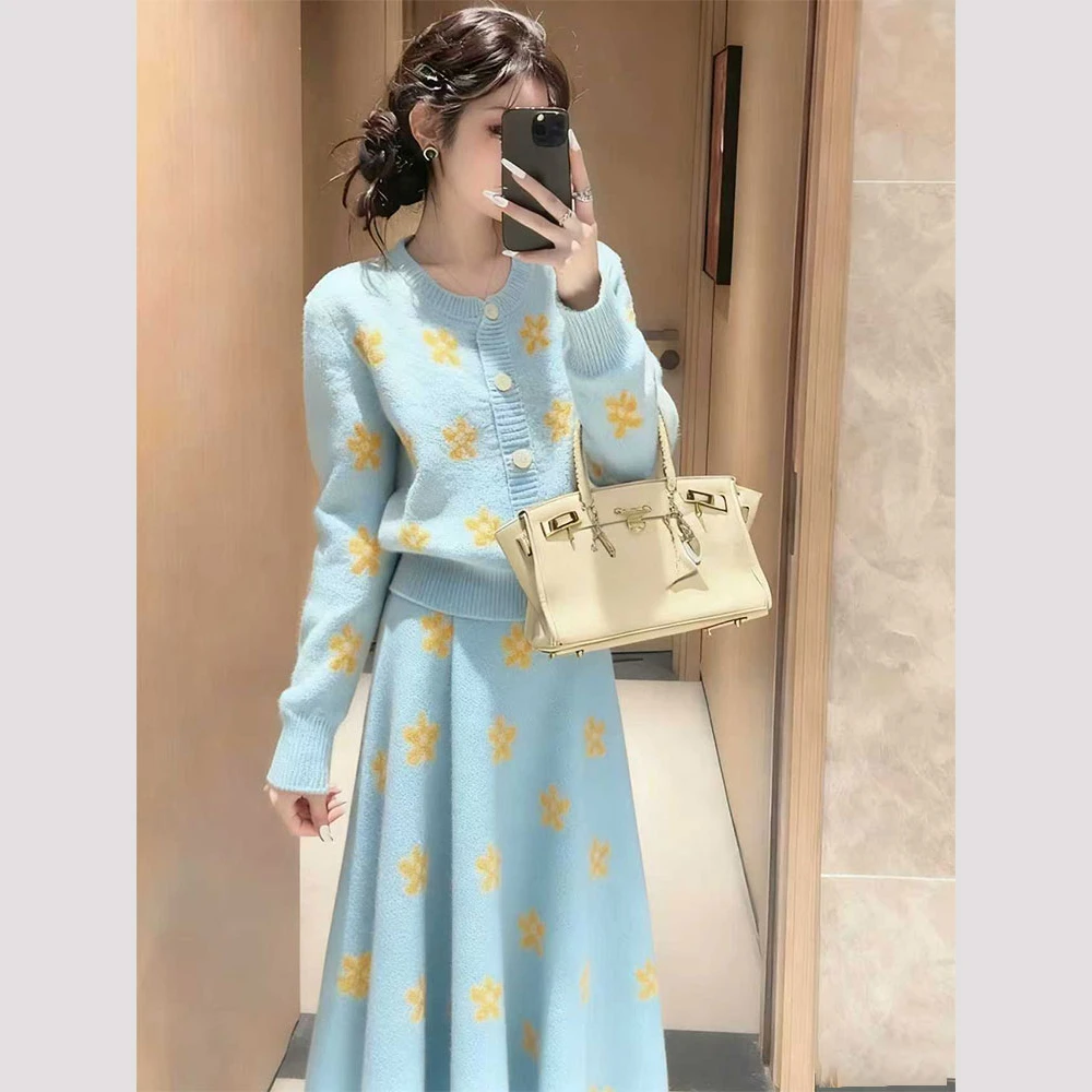 秋冬温柔富家千金感巨好看的慵懒松弛感小香风蓝色针织连衣裙套装