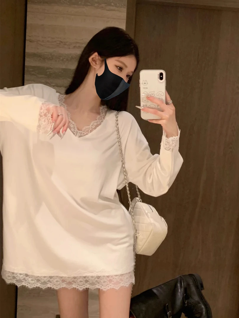 性感宽松蕾丝拼接长袖上衣女网红韩版甜美设计感宽松显瘦打底衫女
