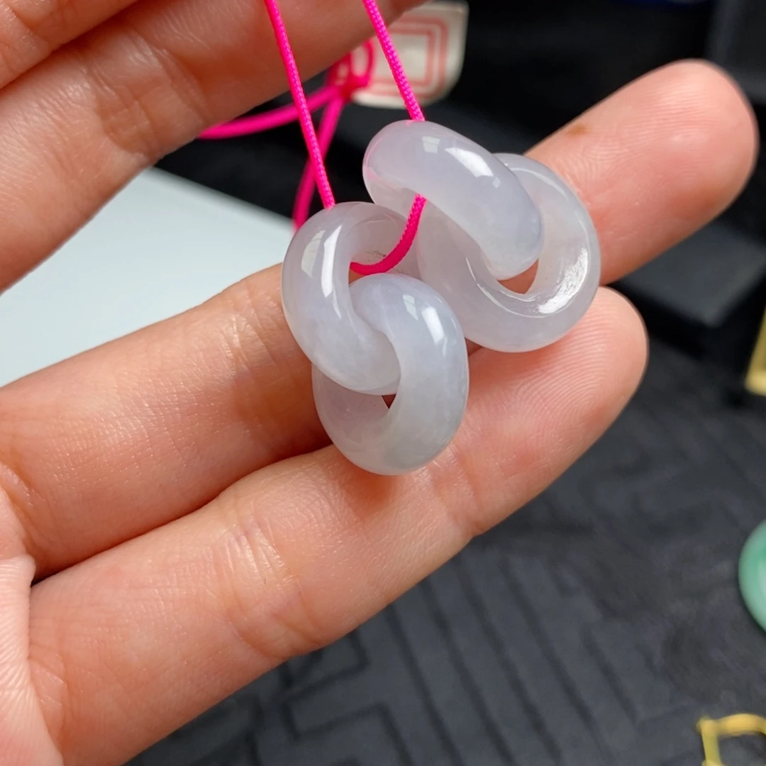 翡翠未镶嵌耳饰环环相扣