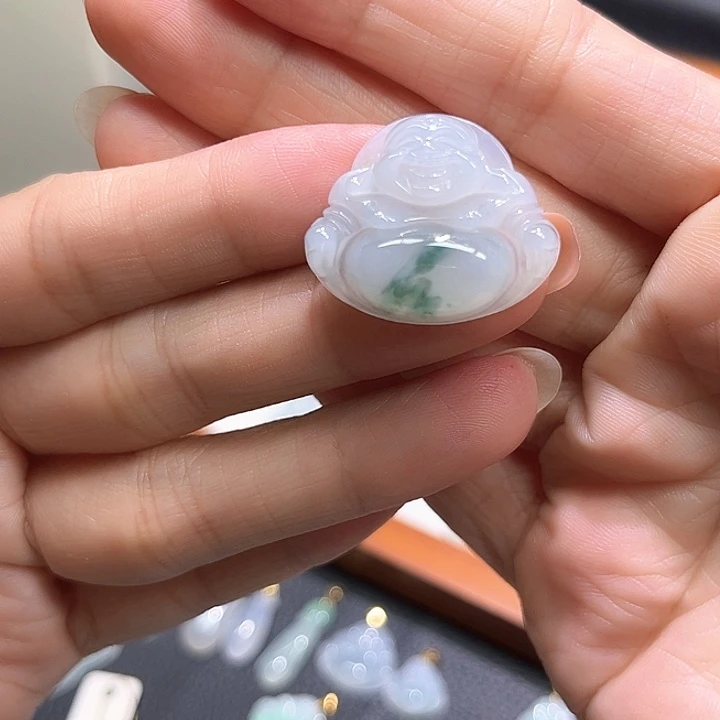翡翠未镶嵌颈饰佛公